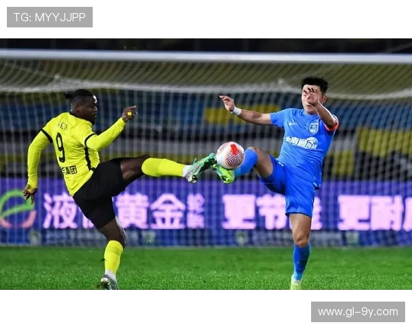 河北沧州足球赛激烈对决双方比分紧咬看点纷呈引发球迷热议 河北沧州足球赛激烈对决双方比分紧咬看点纷呈引发球迷热议