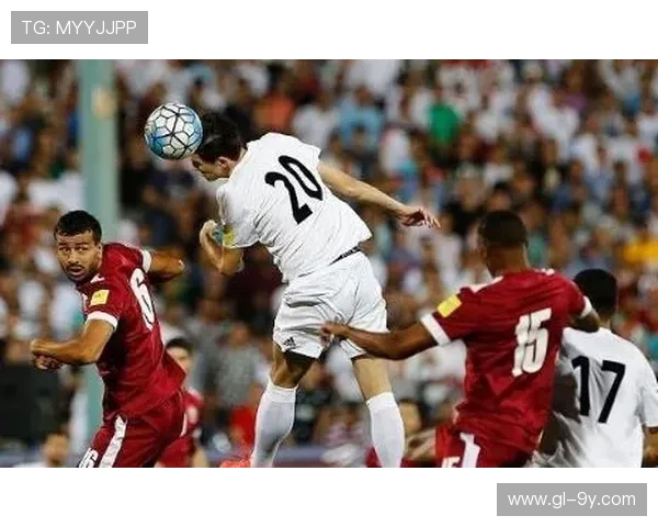 两组足球劲旅巅峰对决全面解析激情碰撞展现团队荣誉与技战术魅力 两组足球劲旅巅峰对决全面解析激情碰撞展现团队荣誉与技战术魅力